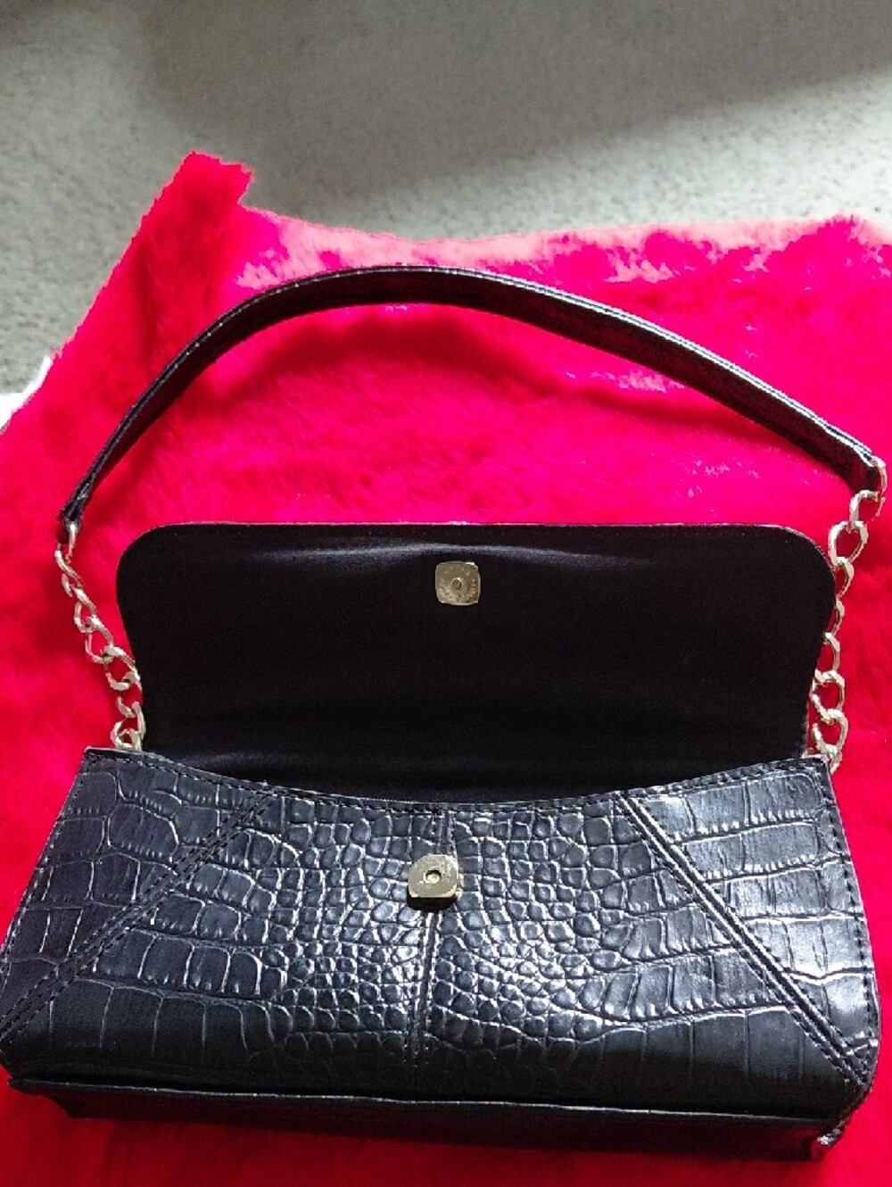 Liz Claiborne Black Croc-Embossed Clutch with Chain Strap
